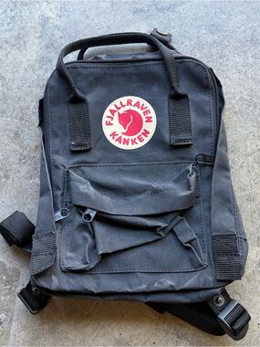 Kånken Classic Black mini Backpack